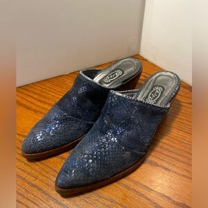 Saloy Dallas handcratfted Blue Mules